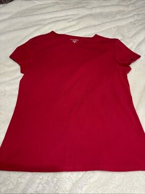 Ellen Tracy Red Short-Sleeve Crewneck Tee